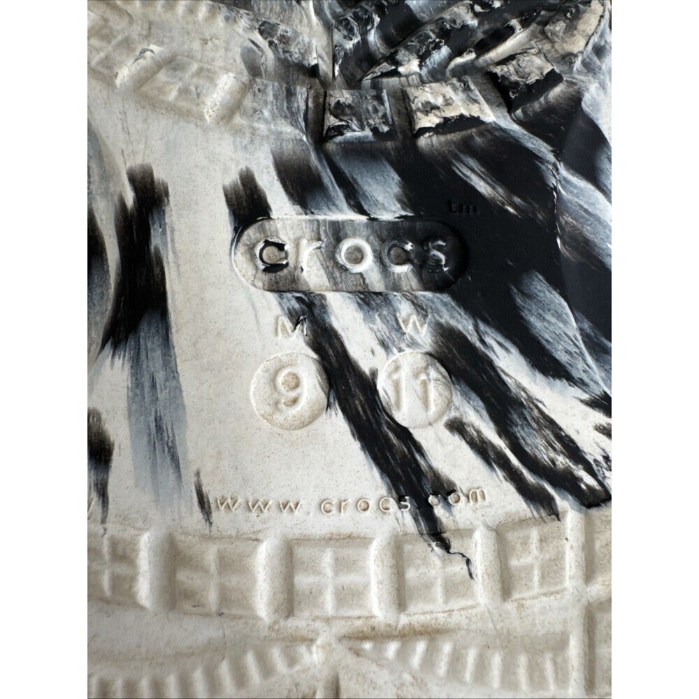 Crocs Classic Marbled Slide Sandals Clog Tie Dye White Black Sz 11 Women's - Picture 5 of 6
